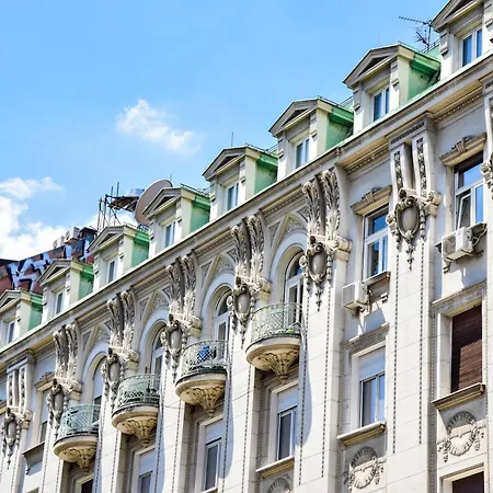 Republic Square Luxury 4*