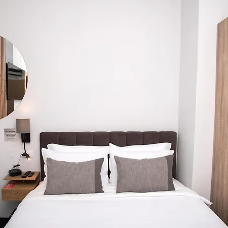 Hotel Republic Square Luxury 4*