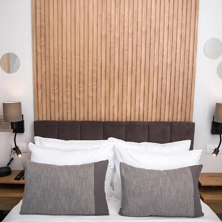Hotel Republic Square Luxury