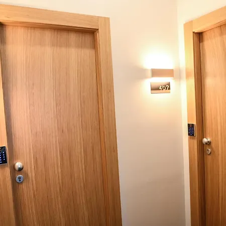 Otel Republic Square Luxury 4*