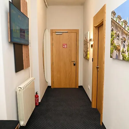 Republic Square Luxury Otel 4*