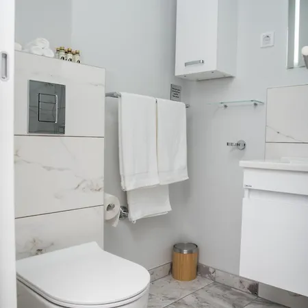 Ξενοδοχείο Republic Square 4*