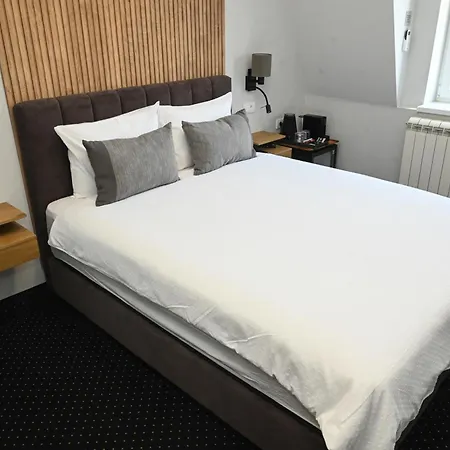 Republic Square Hotel 4*